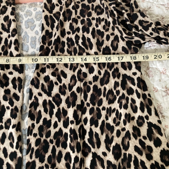 Vince Camuto Animal Print Lightweight Sweater Size S - Picture 5 of 7
